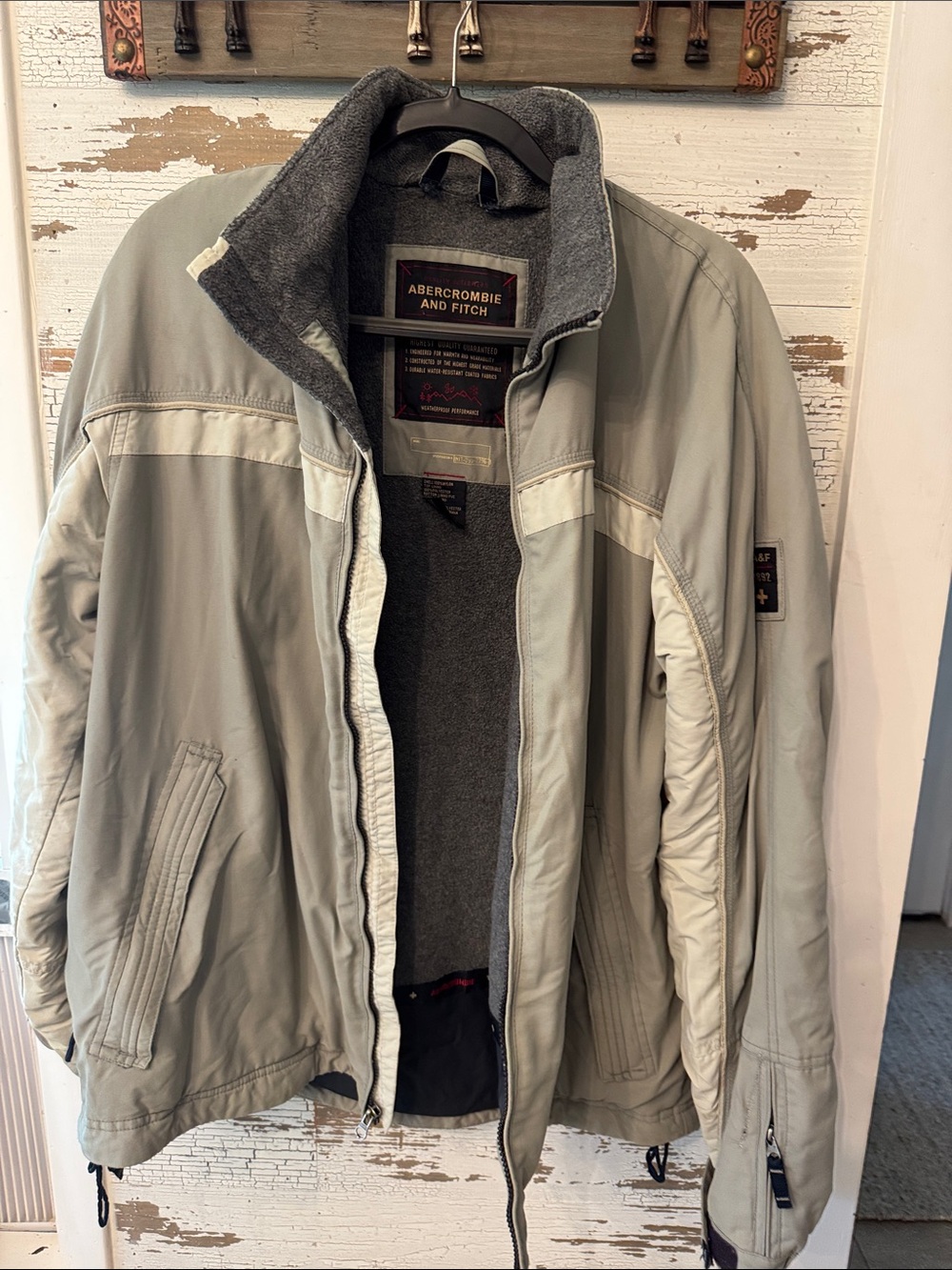 Abercrombie & Fitch Light Gray and Cream Men's Lightweight Jacket